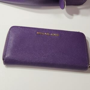 Michael Kors Zippered Accordion Wallet